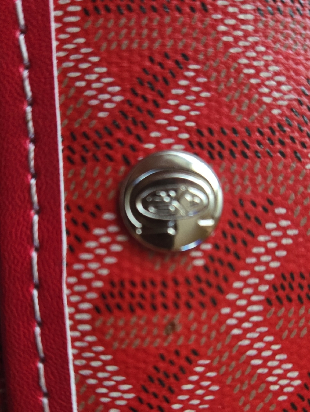 Red Pouchette - Picture 2 of 3
